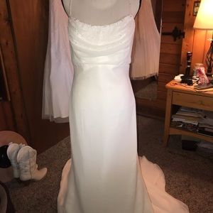 David’s Bridal ivory wedding gown size 16